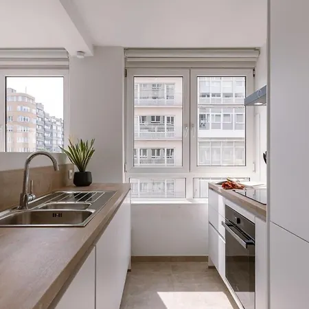 Huswell - Bright Modern Close To The Casino Apartament