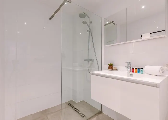 Huswell - Bright Modern Close To The Casino