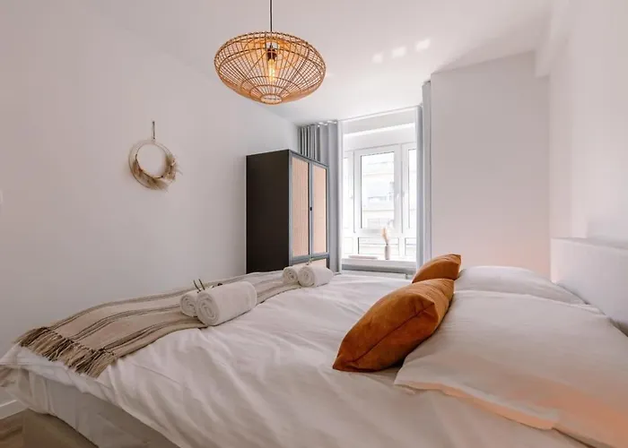 Huswell - Bright Modern Close To The Casino Apartament